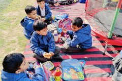 Fun-Filled-Picnic-at-School-Park-4