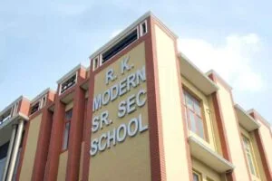 rk-modern-top-school-in-noida-building